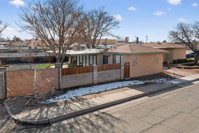 900 Arizona Street SE, Albuquerque, NM 87108