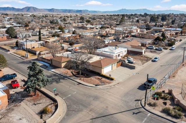 900 Arizona Street SE, Albuquerque, NM 87108