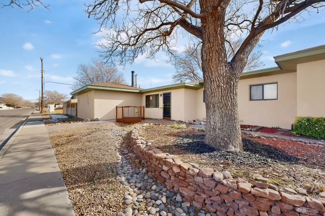 900 Arizona Street SE, Albuquerque, NM 87108