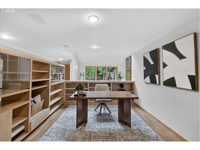 2736 HARLOW Rd, Eugene, OR 97401