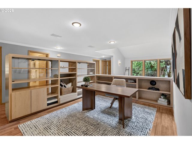 2736 HARLOW Rd, Eugene, OR 97401