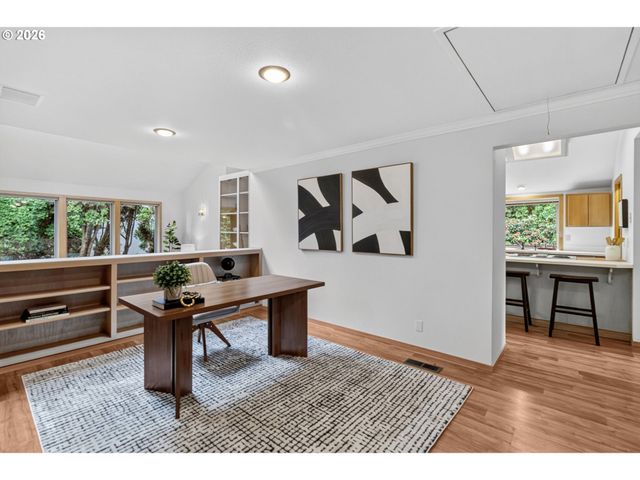 2736 HARLOW Rd, Eugene, OR 97401