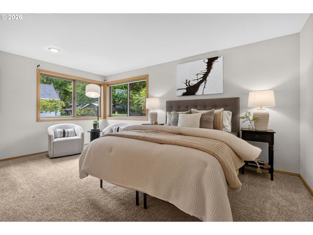 2736 HARLOW Rd, Eugene, OR 97401