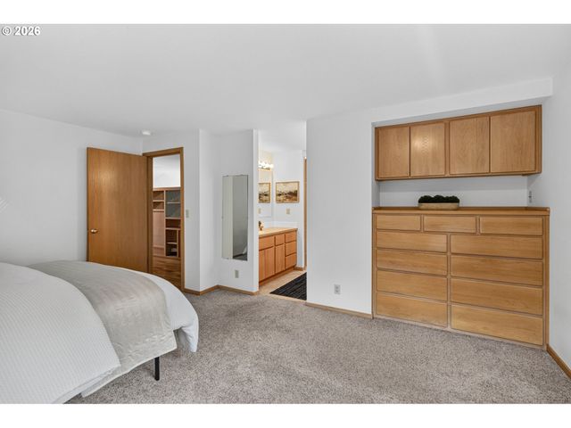2736 HARLOW Rd, Eugene, OR 97401