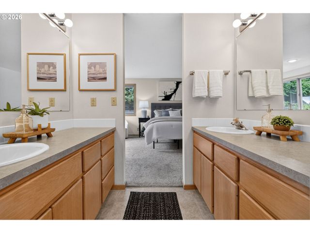 2736 HARLOW Rd, Eugene, OR 97401