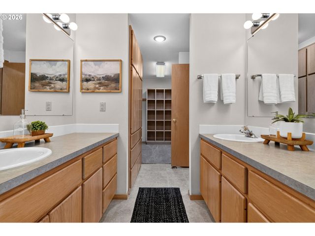 2736 HARLOW Rd, Eugene, OR 97401