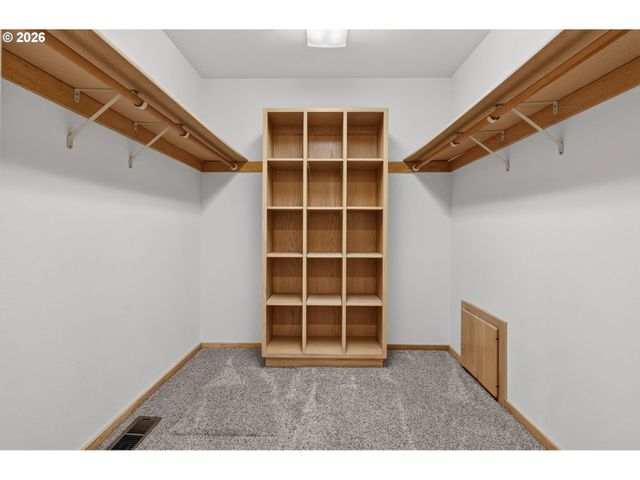 2736 HARLOW Rd, Eugene, OR 97401