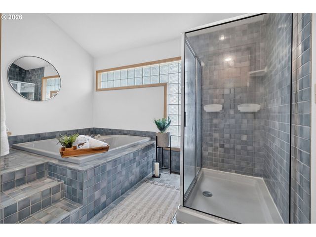 2736 HARLOW Rd, Eugene, OR 97401