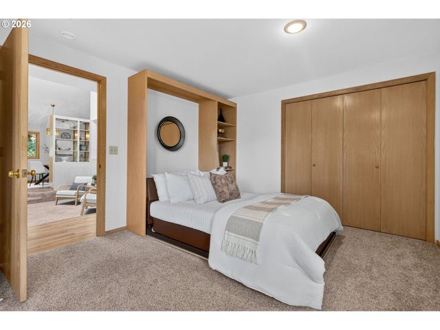 2736 HARLOW Rd, Eugene, OR 97401