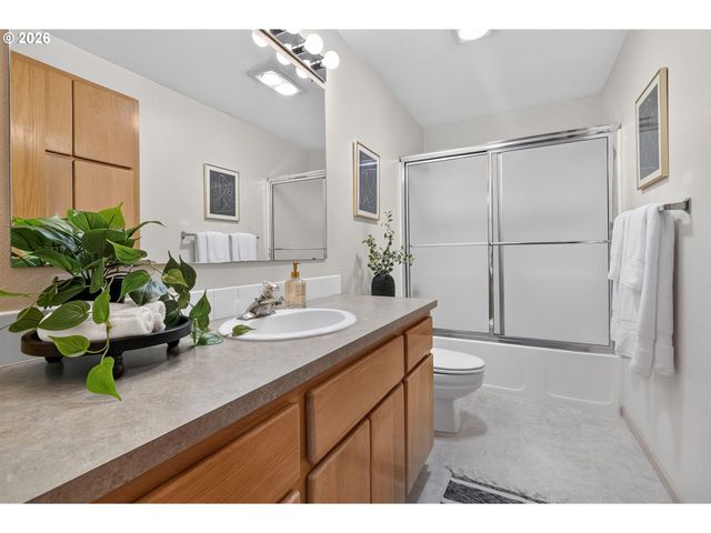 2736 HARLOW Rd, Eugene, OR 97401