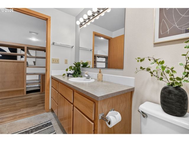 2736 HARLOW Rd, Eugene, OR 97401