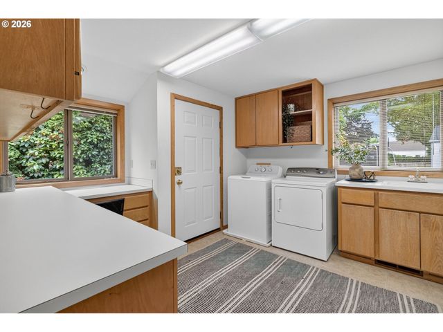 2736 HARLOW Rd, Eugene, OR 97401