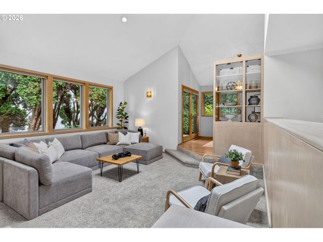 2736 HARLOW Rd, Eugene, OR 97401