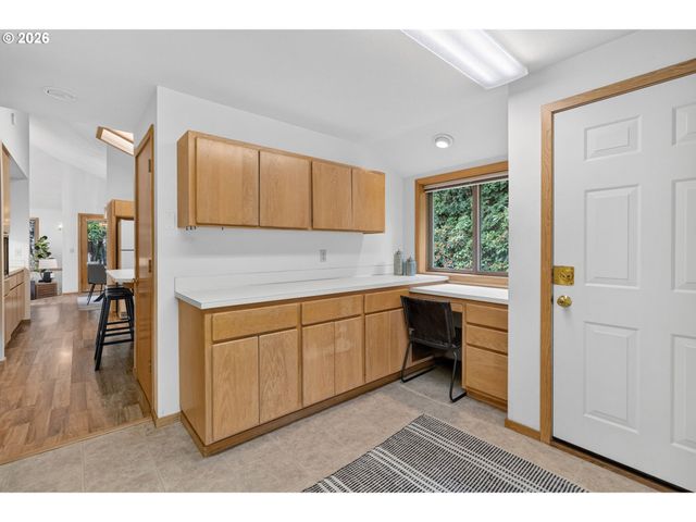 2736 HARLOW Rd, Eugene, OR 97401
