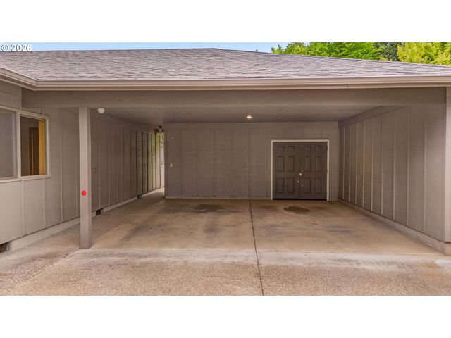 2736 HARLOW Rd, Eugene, OR 97401