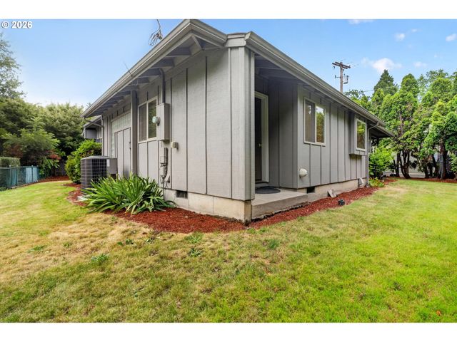 2736 HARLOW Rd, Eugene, OR 97401