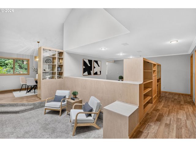 2736 HARLOW Rd, Eugene, OR 97401