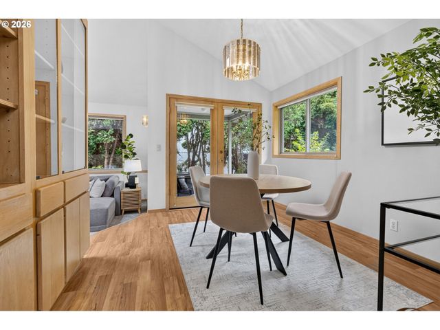 2736 HARLOW Rd, Eugene, OR 97401