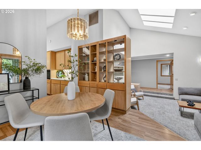 2736 HARLOW Rd, Eugene, OR 97401