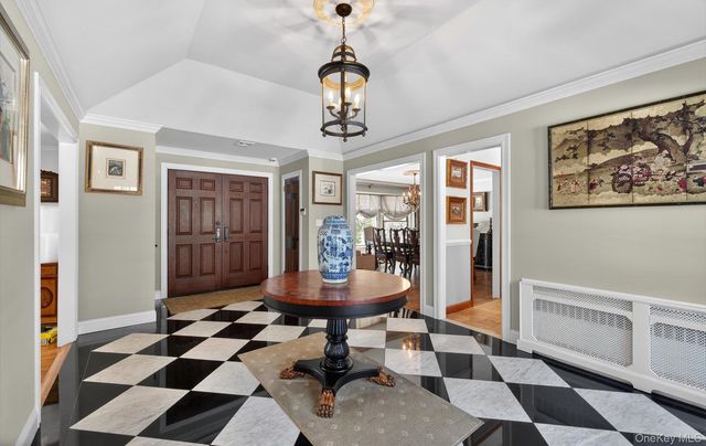 15 Tiber Road, Syosset, NY 11791