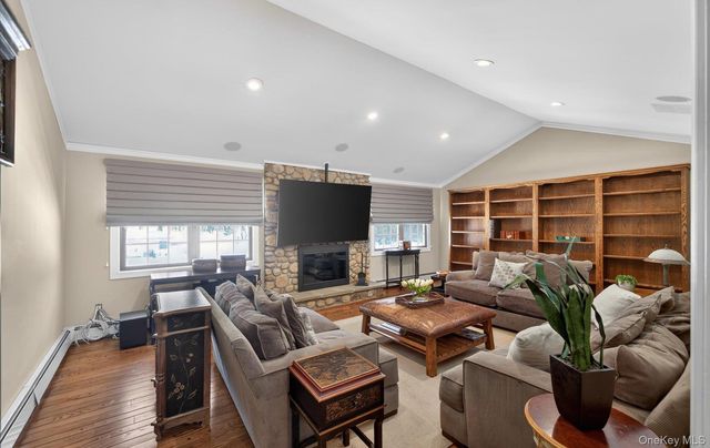 15 Tiber Road, Syosset, NY 11791