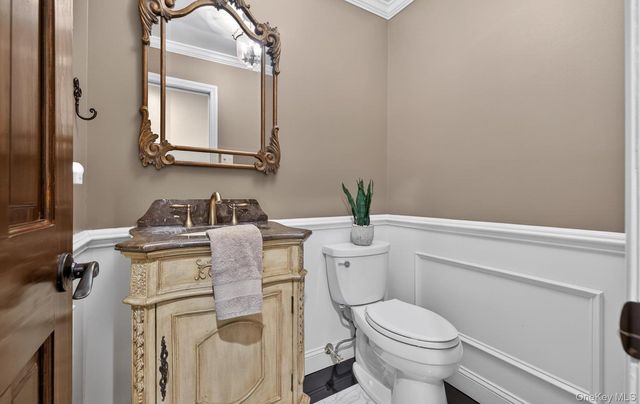 15 Tiber Road, Syosset, NY 11791