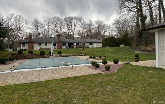 15 Tiber Road, Syosset, NY 11791