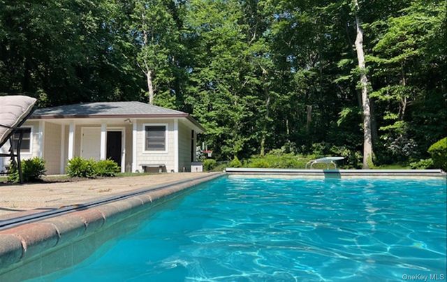 15 Tiber Road, Syosset, NY 11791