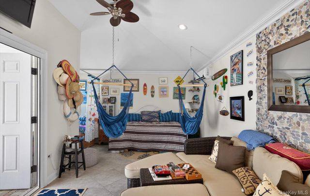 15 Tiber Road, Syosset, NY 11791