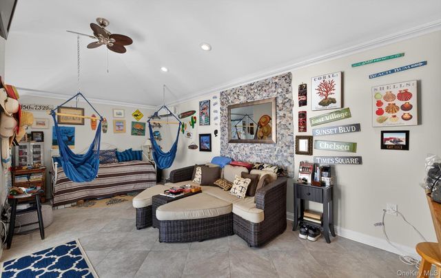 15 Tiber Road, Syosset, NY 11791