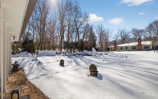 15 Tiber Road, Syosset, NY 11791