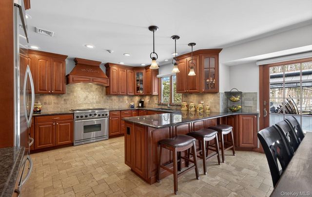 15 Tiber Road, Syosset, NY 11791