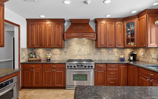 15 Tiber Road, Syosset, NY 11791