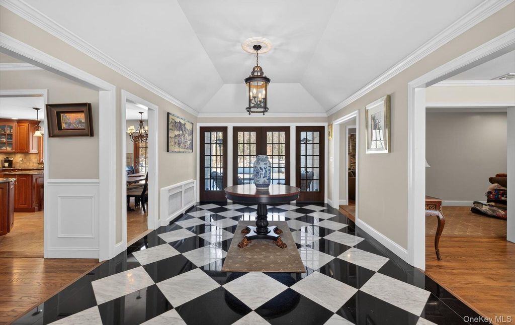 15 Tiber Road, Syosset, NY 11791