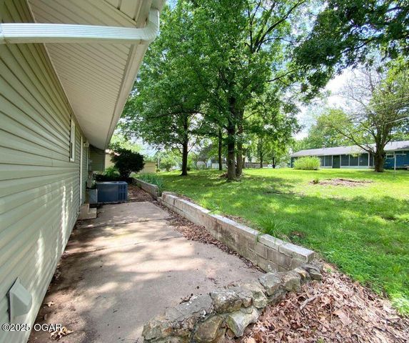 106 Cooley Drive, Carl Junction, MO 64834