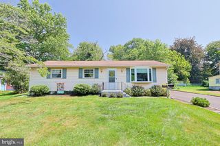 140 LONGSHORE AVE, Yardley, PA 19067