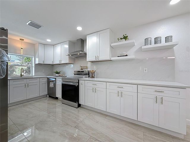 910 ALCAZAR WAY S, St Petersburg, FL 33705