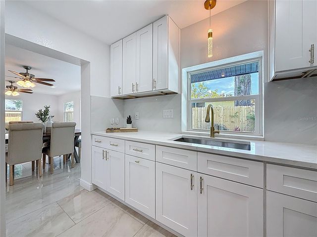 910 ALCAZAR WAY S, St Petersburg, FL 33705