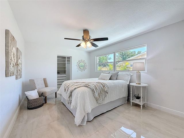 910 ALCAZAR WAY S, St Petersburg, FL 33705