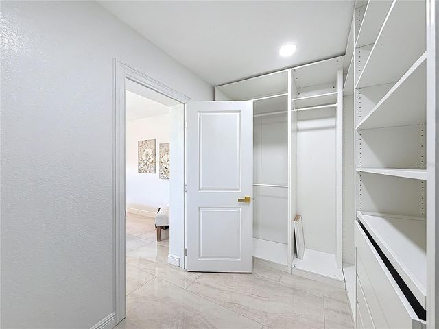 910 ALCAZAR WAY S, St Petersburg, FL 33705