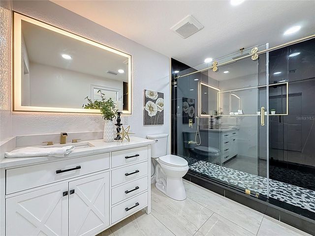 910 ALCAZAR WAY S, St Petersburg, FL 33705