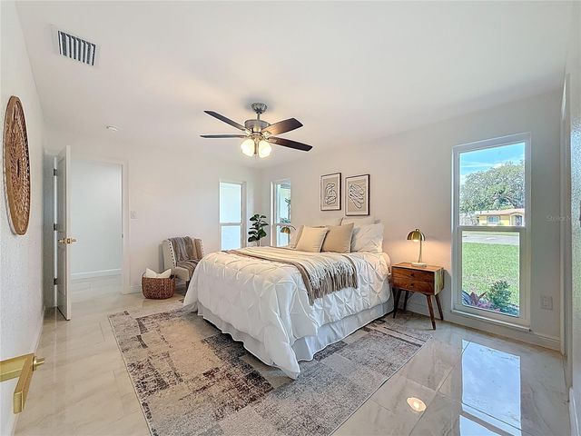 910 ALCAZAR WAY S, St Petersburg, FL 33705