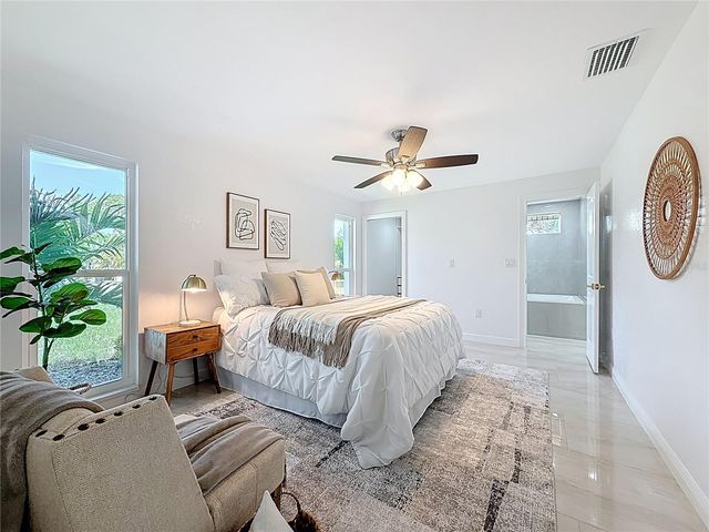 910 ALCAZAR WAY S, St Petersburg, FL 33705