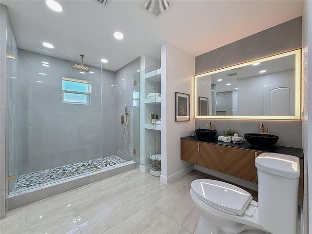 910 ALCAZAR WAY S, St Petersburg, FL 33705