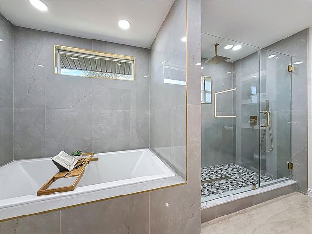 910 ALCAZAR WAY S, St Petersburg, FL 33705