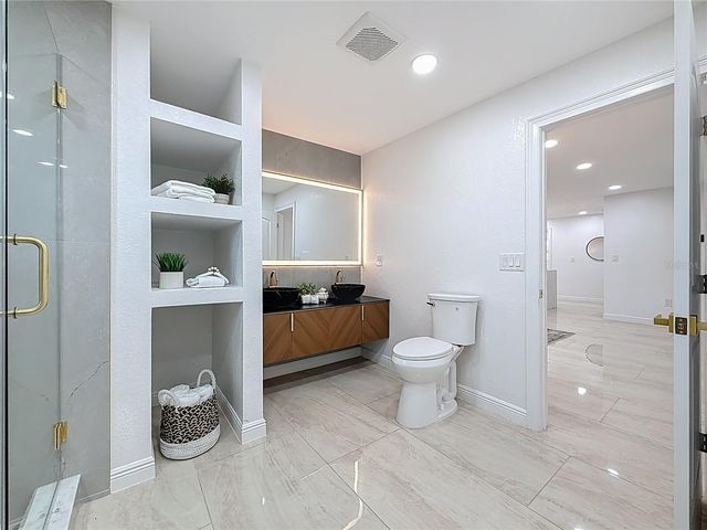 910 ALCAZAR WAY S, St Petersburg, FL 33705