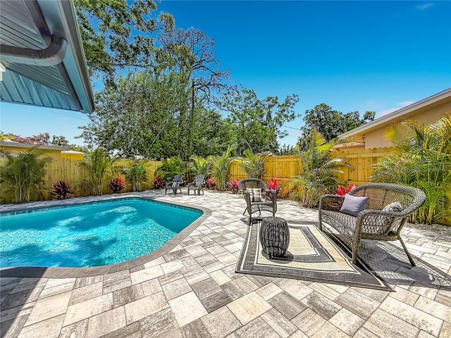 910 ALCAZAR WAY S, St Petersburg, FL 33705