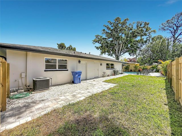 910 ALCAZAR WAY S, St Petersburg, FL 33705