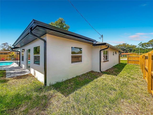 910 ALCAZAR WAY S, St Petersburg, FL 33705