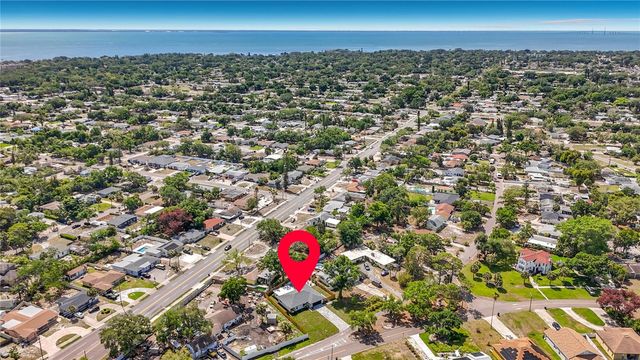 910 ALCAZAR WAY S, St Petersburg, FL 33705